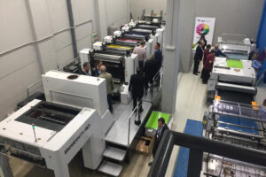 El showroom de GNG en Barcelona presenta una gama de Maquinaria y accesorios de impresión de última generación.