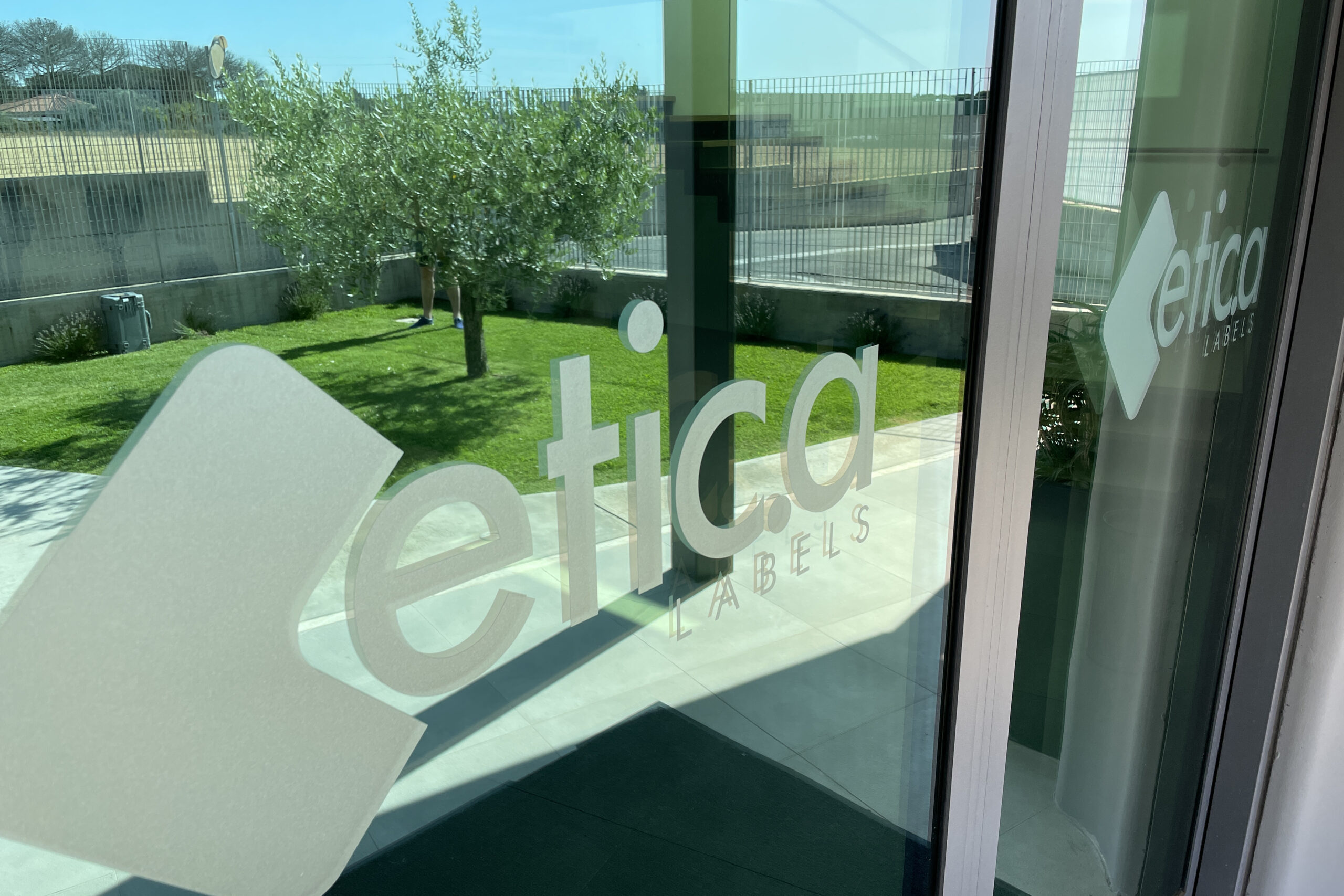 La sede central y la planta de producción de etic.a se encuentran en Pomezia, en las afueras de Roma.